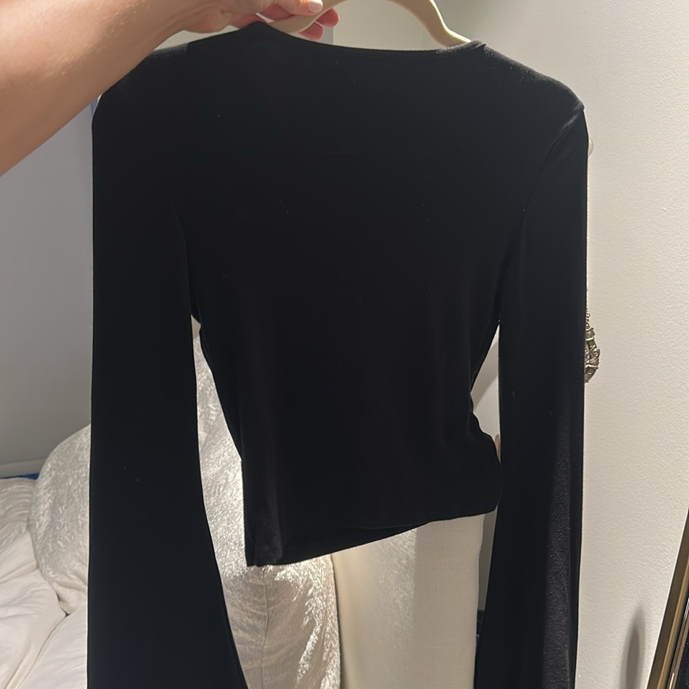 Black Lace V-Neck Long Sleeve Top - Picture 6 of 8